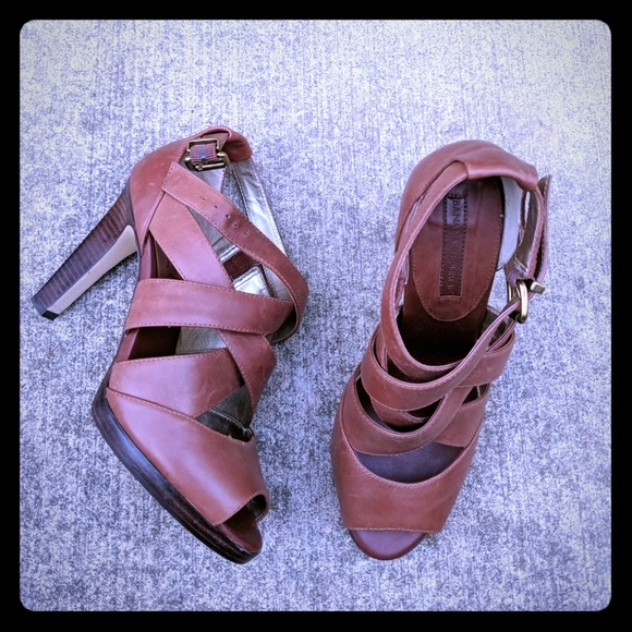 Banana Republic Shoes - Banana Republic strappy sandal leather heels 8.5